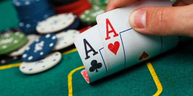 Vòng cá cược đầu tiên trong game bài Poker